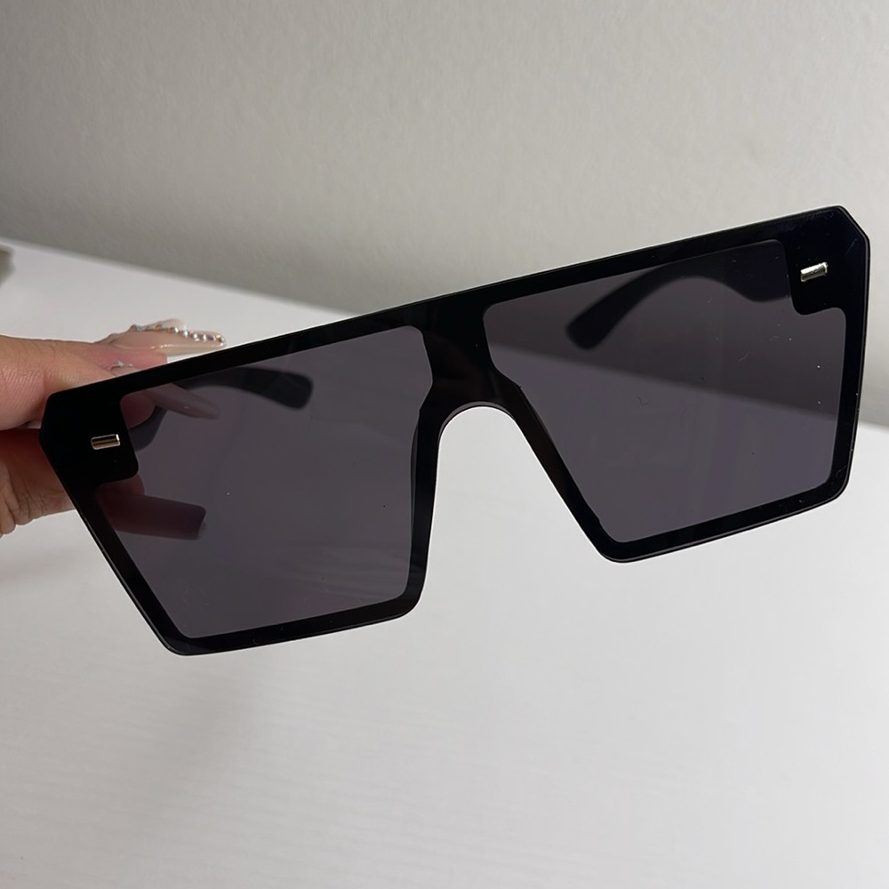 Sunglasses - Picture 7 of 7